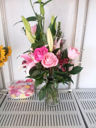 Florist «Send Your Love Flowers & Balloons», reviews and photos, 1417 SW Military Dr, San Antonio, TX 78221, USA