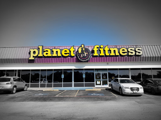 Gym «Planet Fitness», reviews and photos, 819 E Pioneer Pkwy, Arlington, TX 76010, USA