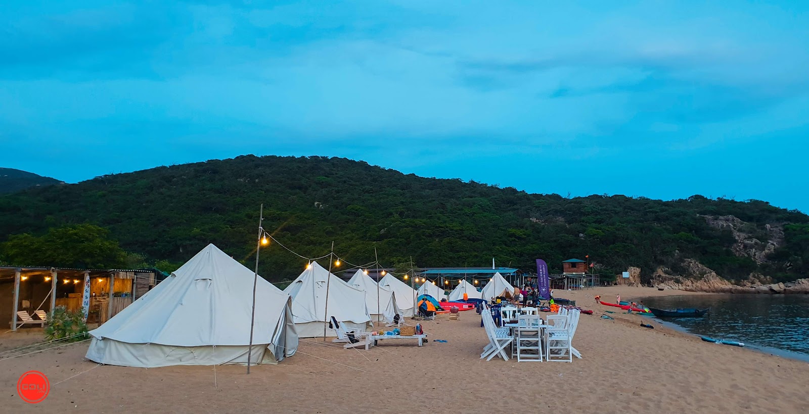Photo de Vinh Hy Beach protégé par des falaises