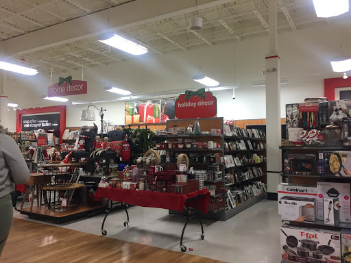 Department Store «T.J. Maxx», reviews and photos, 1751 Ritchie Station Ct, Capitol Heights, MD 20743, USA