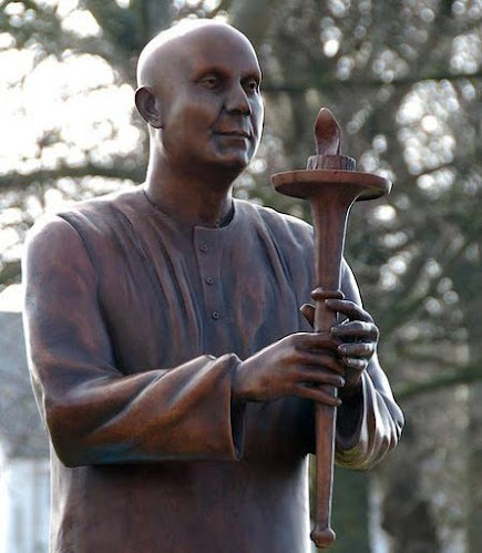 World Harmony Peace Statue - Cardiff