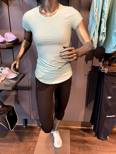 Shoe Store «New Balance Bellevue», reviews and photos, 823 Bellevue Way NE #100, Bellevue, WA 98004, USA