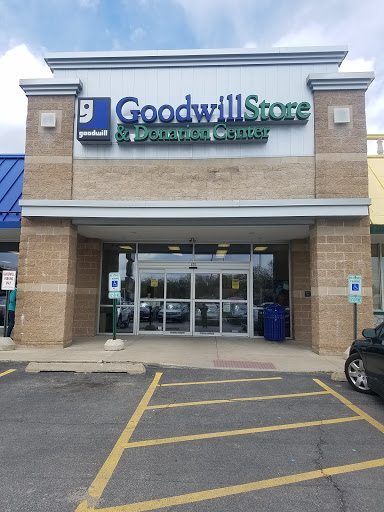 Thrift Store «Goodwill Store & Donation Center», reviews and photos, 675 W North Ave, Elmhurst, IL 60126, USA