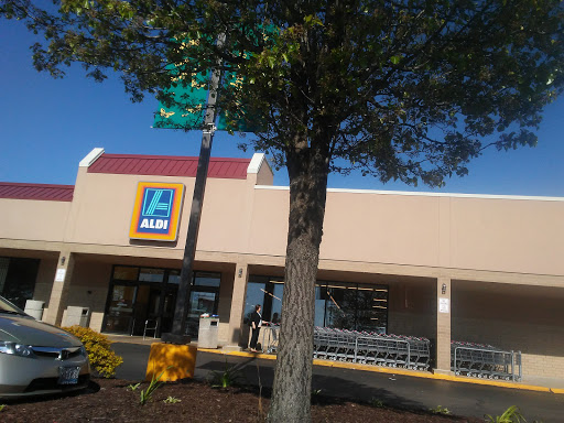 Supermarket «ALDI», reviews and photos, 7905 Golf Rd, Morton Grove, IL 60053, USA