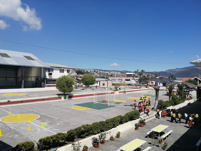 Colegio Mena Del Hierro - Medelhi - Quito