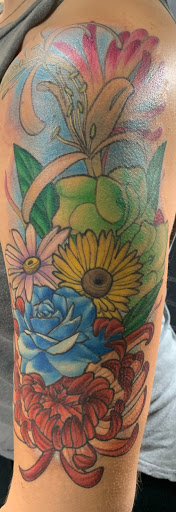 Tattoo Shop «A Thin Line Tattoo», reviews and photos, 9 E Wilson St, Batavia, IL 60510, USA