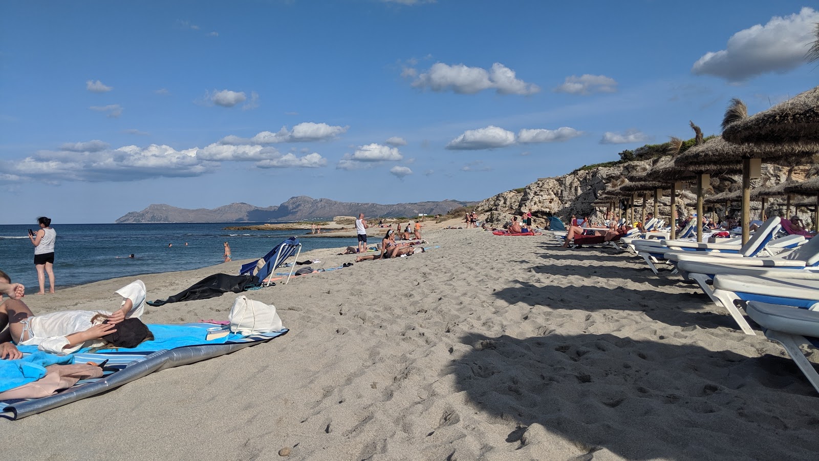 Platja de Son Baulo'in fotoğrafı - rahatlamayı sevenler arasında popüler bir yer