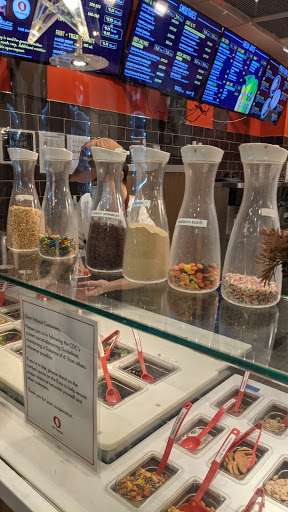 Frozen Yogurt Shop «Red Mango», reviews and photos, 61-47 188th St, Fresh Meadows, NY 11365, USA