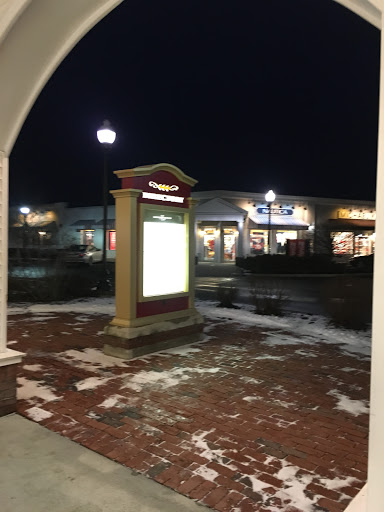 Shopping Mall «Lee Premium Outlets», reviews and photos, 17 Premium Outlet Blvd, Lee, MA 01238, USA