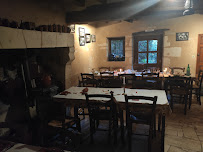 Atmosphère du Restaurant Les Caves de la Genevraie à Louresse-Rochemenier - n°3