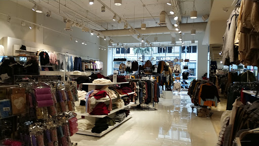 Clothing Store «Forever 21», reviews and photos, 5668 Bay St, Emeryville, CA 94608, USA