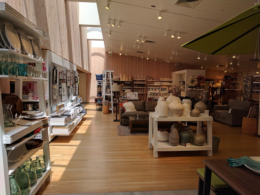 Furniture Store «Crate and Barrel», reviews and photos, 199 Boylston St, Chestnut Hill, MA 02467, USA