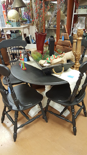 Furniture Store «3 Vintage Chicks», reviews and photos, 13012 N Cave Creek Rd, Phoenix, AZ 85022, USA