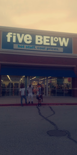 Variety Store «Five Below», reviews and photos, 12250 15 St, Grandview, MO 64030, USA
