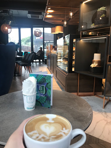 Cafe Brejk Piekarnia Cukiernia Łubowski - Kawiarnia