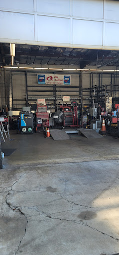 Pengs Smog Check Station image