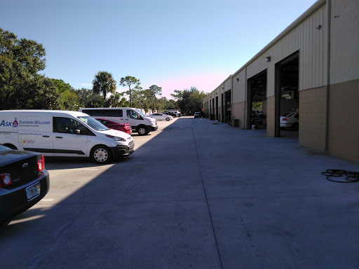 Auto Body Shop «East Colonial Auto Body & Pnt», reviews and photos, 10430 E Colonial Dr, Orlando, FL 32817, USA