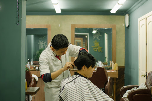 Hoài-niệm — The Old Fashioned Barber Shop