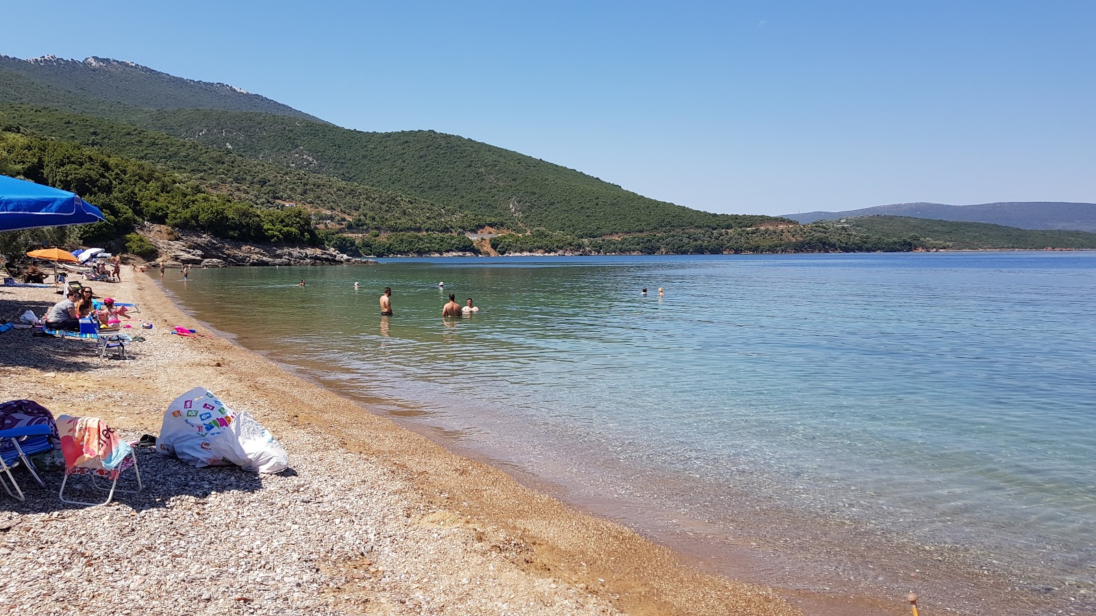Foto von Marathias 3rd beach mit kleine, braune kiesel Oberfläche