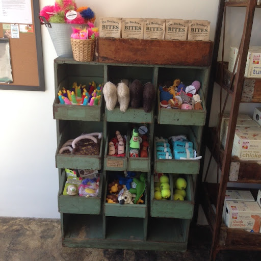 Pet Supply Store «Rosie Bunny Bean Urban Pet Provisions», reviews and photos, 1309 N Ave 51, Highland Park, CA 90042, USA