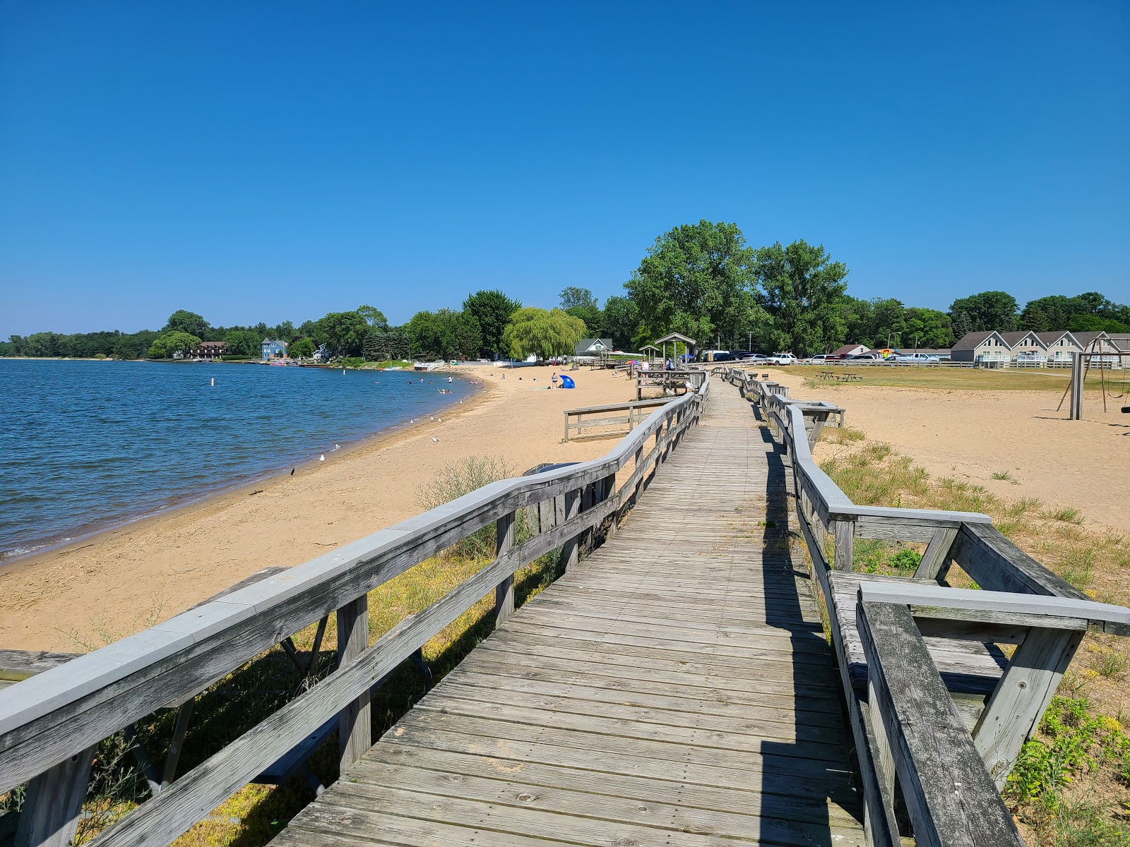Bird Creek Beach'in fotoğrafı geniş bir kıyı şeridi ile birlikte