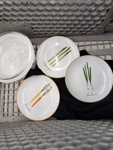 Thrift Store «Sunshine Thrift Stores of Bradenton, Inc.», reviews and photos, 3611 1st St E #230, Bradenton, FL 34208, USA