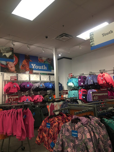 Sportswear Store «Columbia Sportswear Store - Gilroy, CA», reviews and photos, 681 Leavesley Rd d135, Gilroy, CA 95020, USA