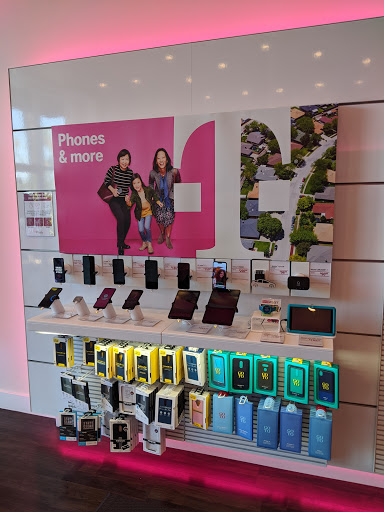 Cell Phone Store «T-Mobile», reviews and photos, 2837 Park Ave, Tustin, CA 92782, USA