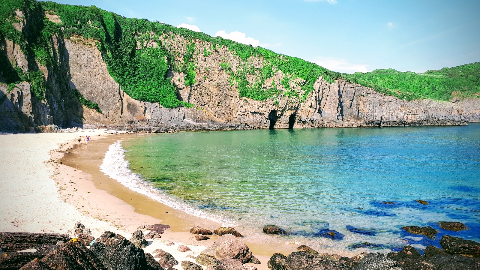 Foto de Skrinkle Haven beach com areia bege superfície