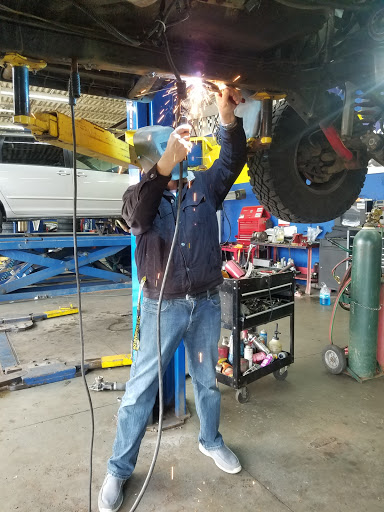 Tire Shop «Acorn Tire», reviews and photos, 1580 N Aurora Rd, Naperville, IL 60563, USA