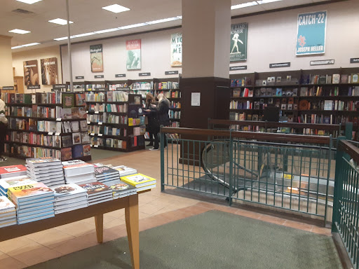 Book Store «Barnes and Noble», reviews and photos, 2500 N Mayfair Rd, Milwaukee, WI 53226, USA