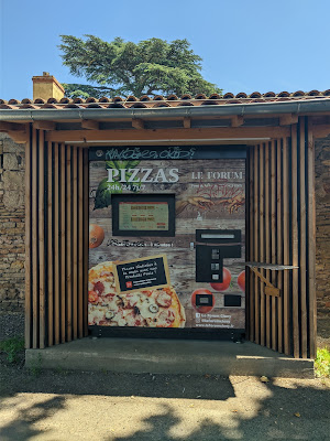 Distributeur de pizzas à Cluny