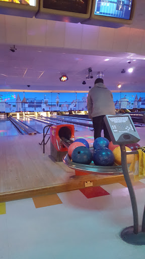 Bowling Alley «Camelot Lanes», reviews and photos, 628 Boardman-Canfield Rd, Youngstown, OH 44512, USA