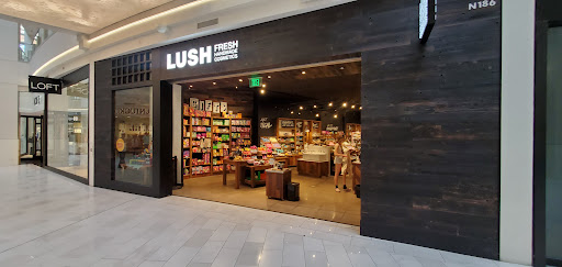 Cosmetics Store «Lush», reviews and photos, 112 E Broadway, Bloomington, MN 55425, USA