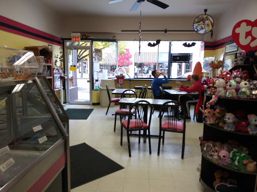 Ice Cream Shop «Kaleidoscoops», reviews and photos, 53 N Williams St, Crystal Lake, IL 60014, USA