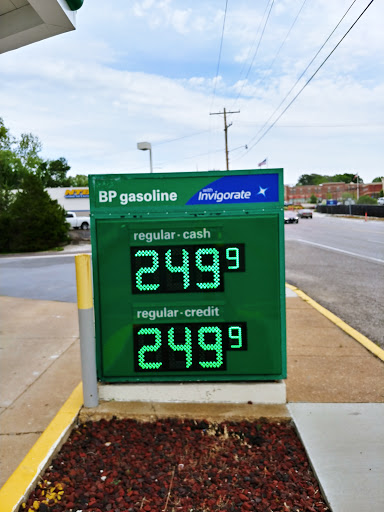 Car Wash «Waterway Carwash», reviews and photos, 10850 Manchester Rd, Kirkwood, MO 63122, USA