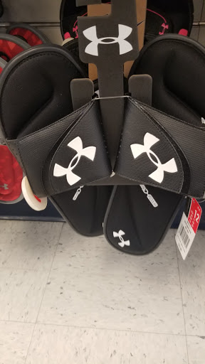 Sporting Goods Store «Big 5 Sporting Goods - Fresno (Shaw)», reviews and photos, 3022 W Shaw Ave, Fresno, CA 93711, USA