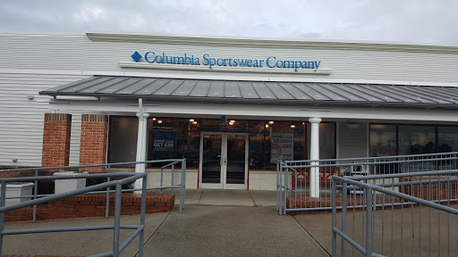Outdoor Sports Store «Columbia Sportswear Outlet Store», reviews and photos, 241 Fort Evans Rd NE #1213, Leesburg, VA 20176, USA
