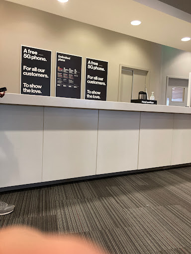 Cell Phone Store «Verizon», reviews and photos, 22000 Dulles Retail Plaza #172, Dulles, VA 20166, USA