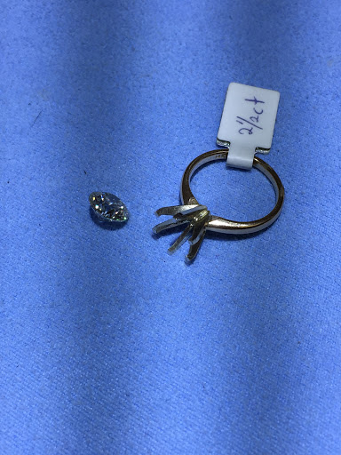 Jewelry Store «R & R Jewelers», reviews and photos, 26 W 47th St, New York, NY 10036, USA