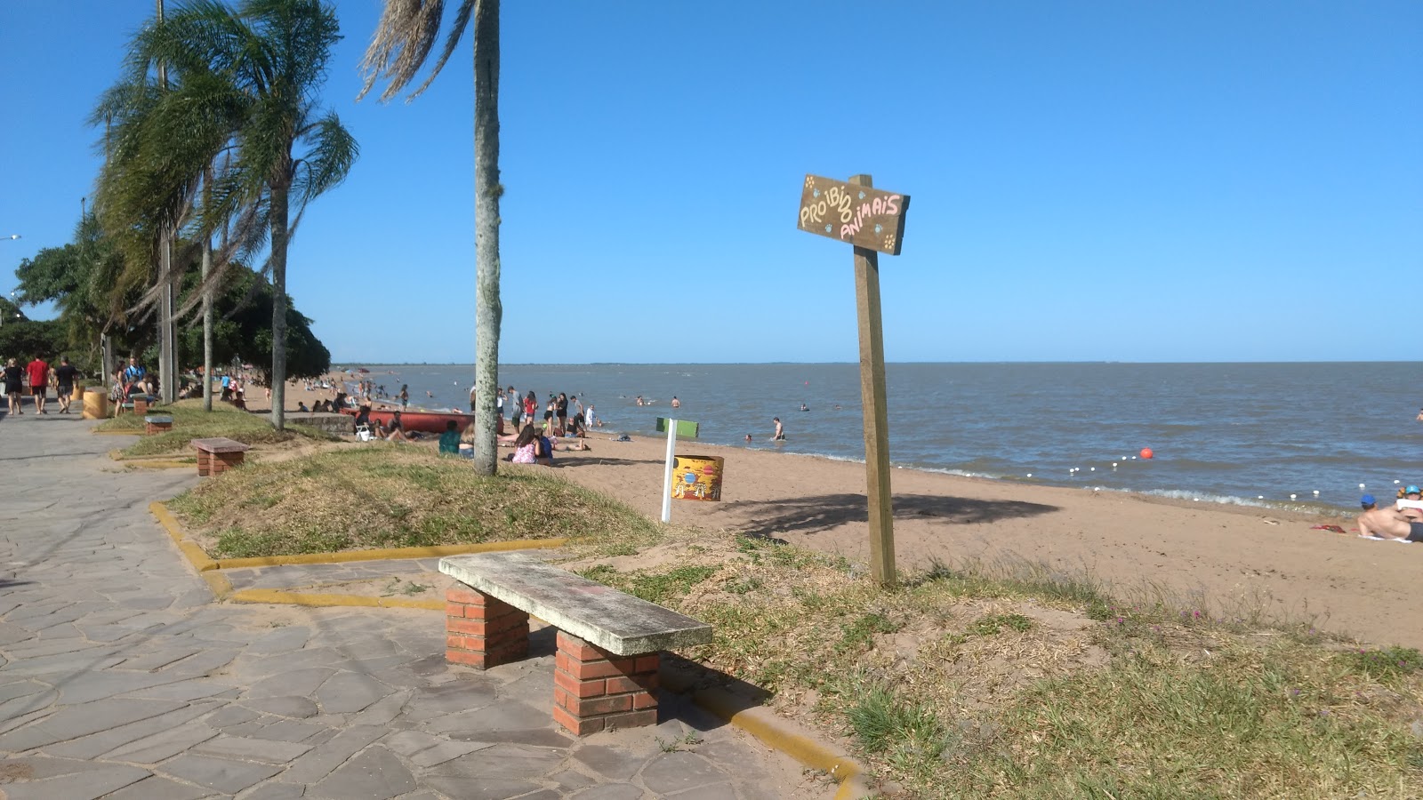 Foto von Praia de Arambare mit beiger sand Oberfläche