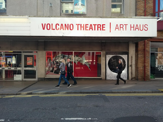 Comments and reviews of Volcano Theatre