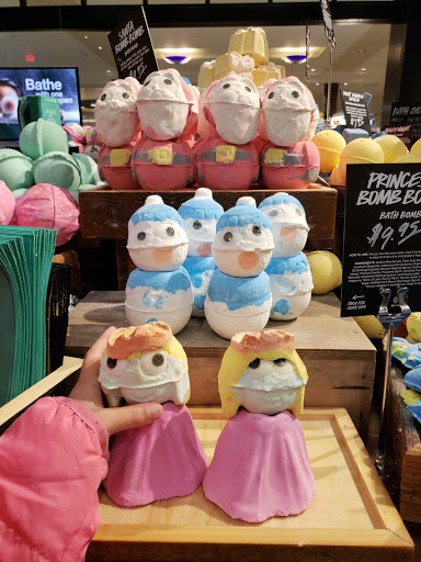 Cosmetics Store «LUSH», reviews and photos, 512 Orland Square Dr, Orland Park, IL 60462, USA