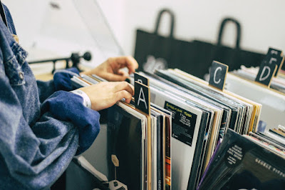 N137 Records Shop à Orgères