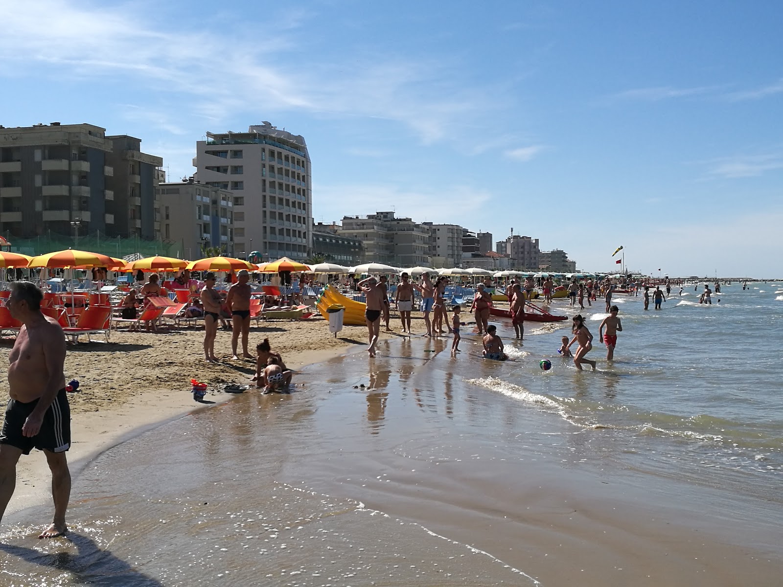 Fotografie cu Pesaro beach II zonă de stațiune de pe plajă