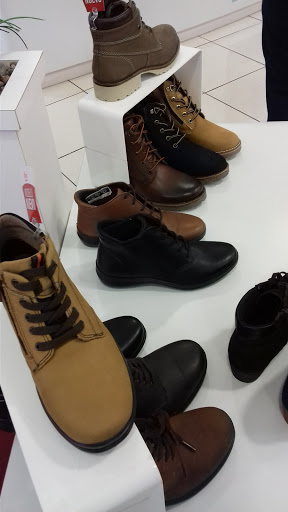 Stores to buy women's high boots Monterrey