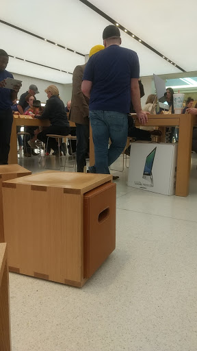 Computer Store «Apple Willow Bend», reviews and photos, 6121 W Park Blvd, Plano, TX 75093, USA