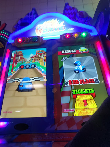 Roller Skating Rink «Bonaventure Always Family Friendly Skating Center And Birthday Parties», reviews and photos, 24505 Halsted Rd, Farmington Hills, MI 48335, USA