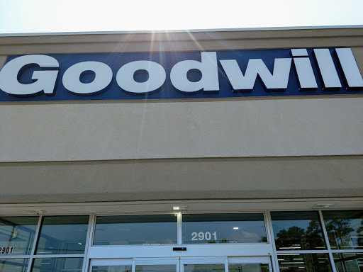 Thrift Store «Goodwill Suffolk Retail Store», reviews and photos, 2901 Godwin Blvd, Suffolk, VA 23434, USA