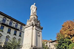 Alessandro Volta Statue image